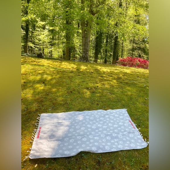 Paw Picnic Blanket Bulldogs 2 Embroideries Per Each - Picture 9 of 11